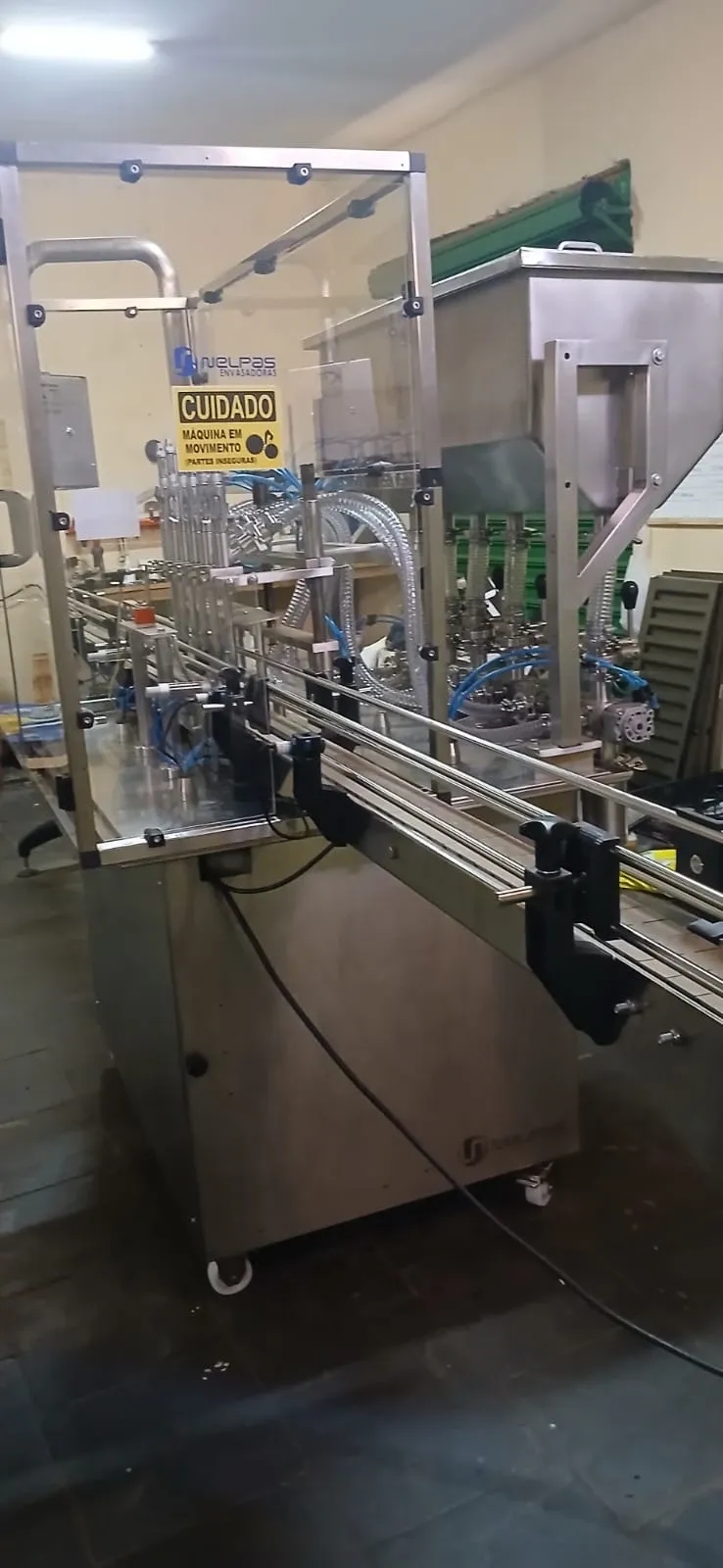 envasadora-linear-com-6-pistoes-marca-nelpas