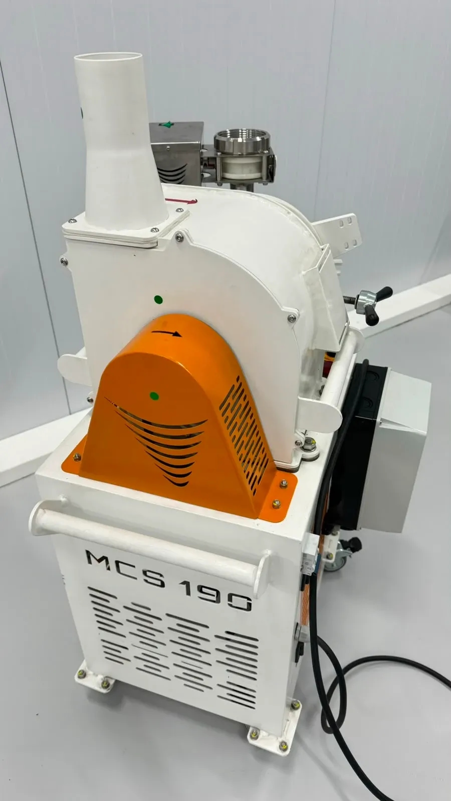 moinho-martelo-centrifugo-vieira-mcs-190-com-motor-de-3-cv-10-kg-por-hora