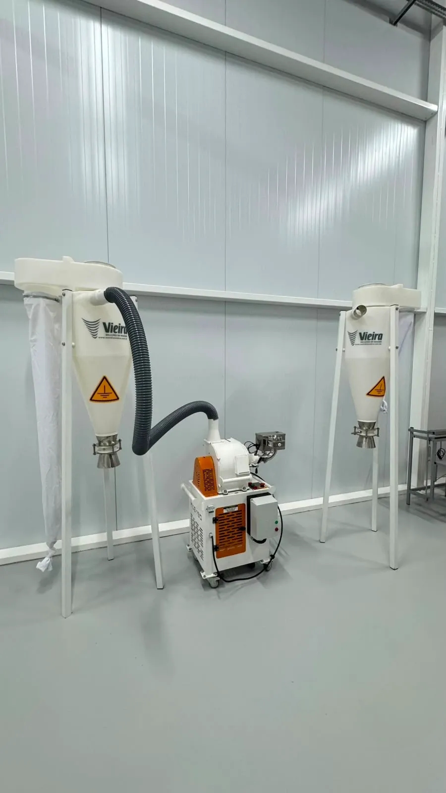 moinho-martelo-centrifugo-vieira-mcs-190-com-motor-de-3-cv-10-kg-por-hora