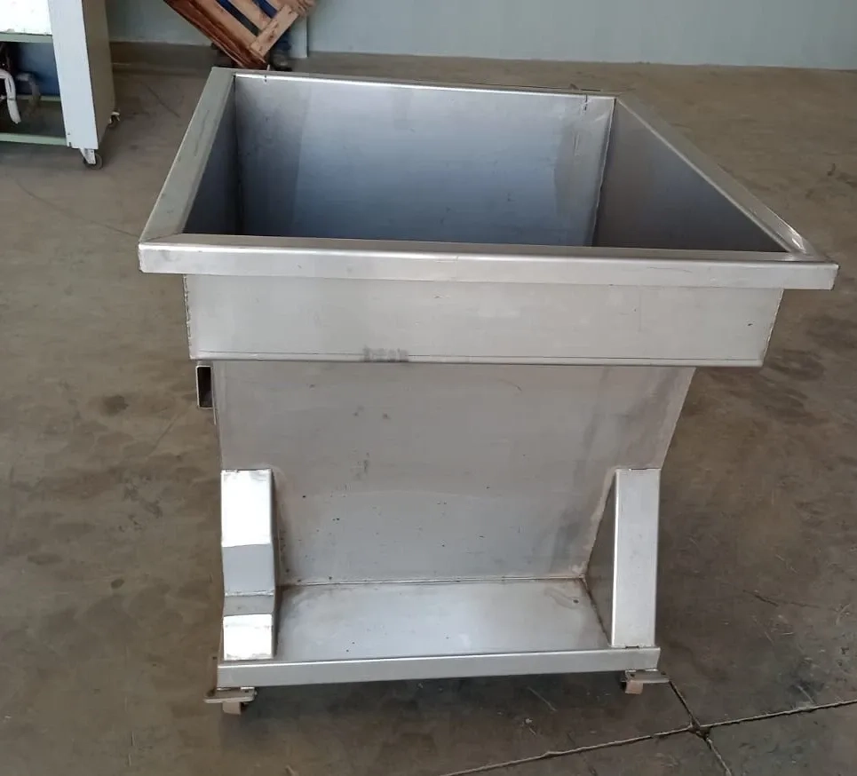 elevador-com-carrinho-em-aco-inox