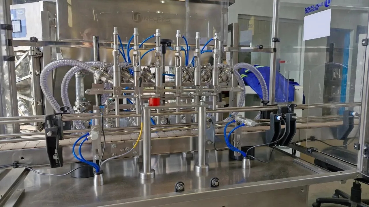 envasadora-linear-com-6-pistoes-marca-nelpas