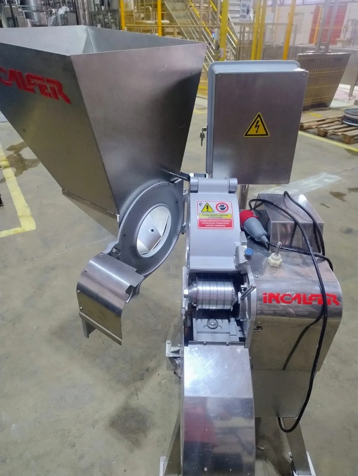 cubetadeira-de-legumes-frutas-processador-em-aco-inox-incalfer-modelo-mst-90