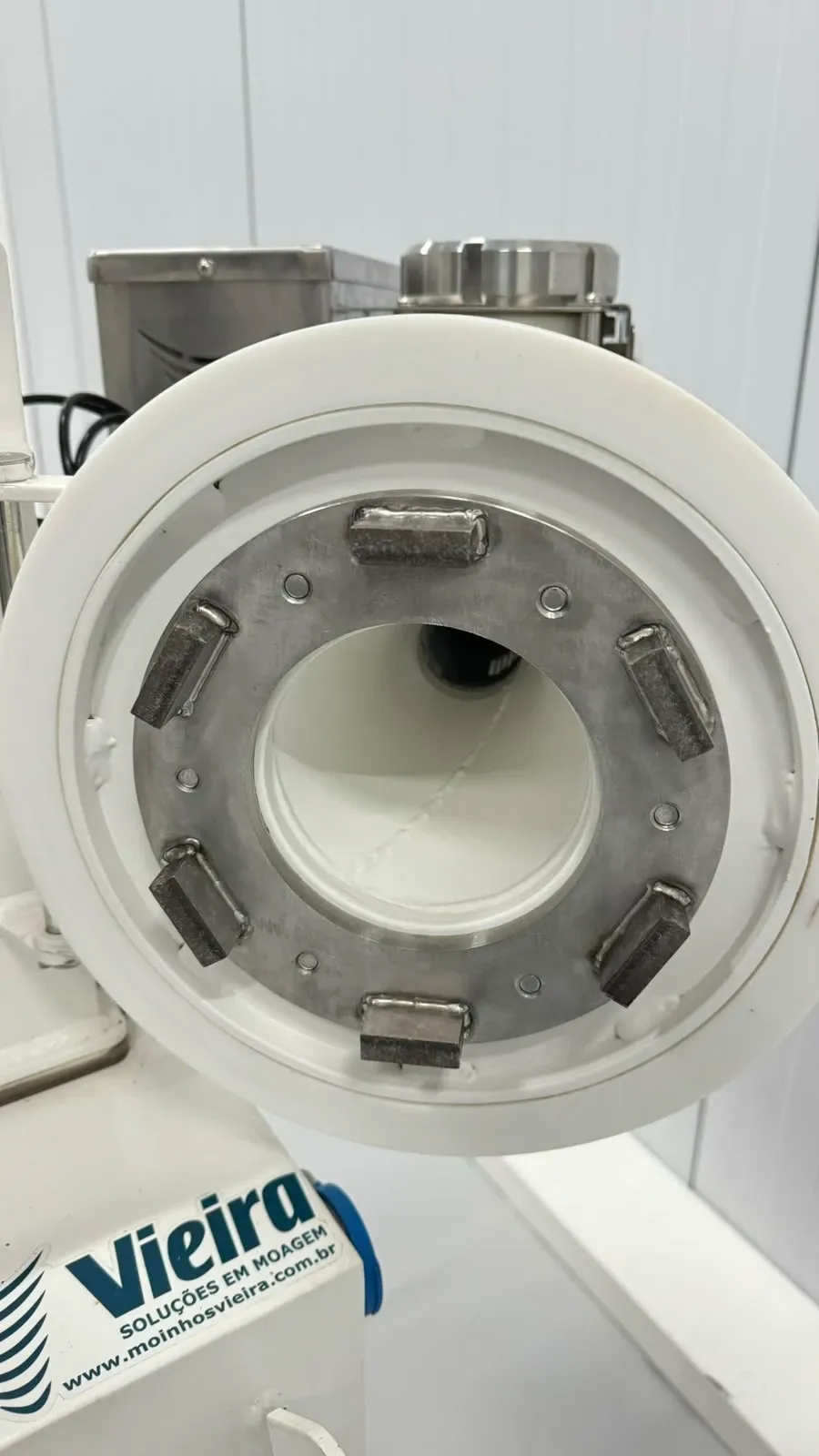moinho-martelo-centrifugo-vieira-mcs-190-com-motor-de-3-cv-10-kg-por-hora