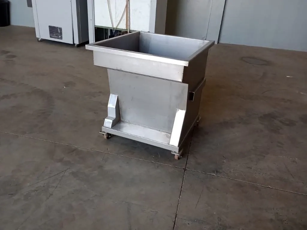 elevador-com-carrinho-em-aco-inox