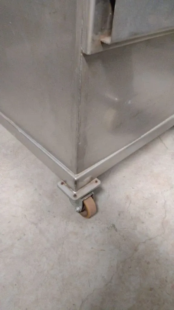 elevador-com-carrinho-em-aco-inox