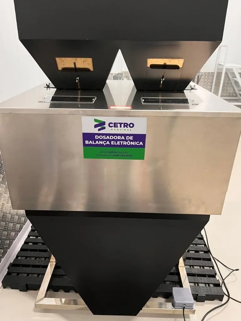 dosadora-pesadora-automatica-com-2-balancas-cetro-2-a-10-kg-ate-40-pacotes-por-minuto