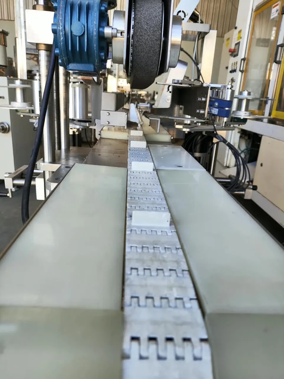 rotuladora-etiquetadora-aplicadora-selo-lacre-para-cartucho-com-3-abas-marca-tecmaes