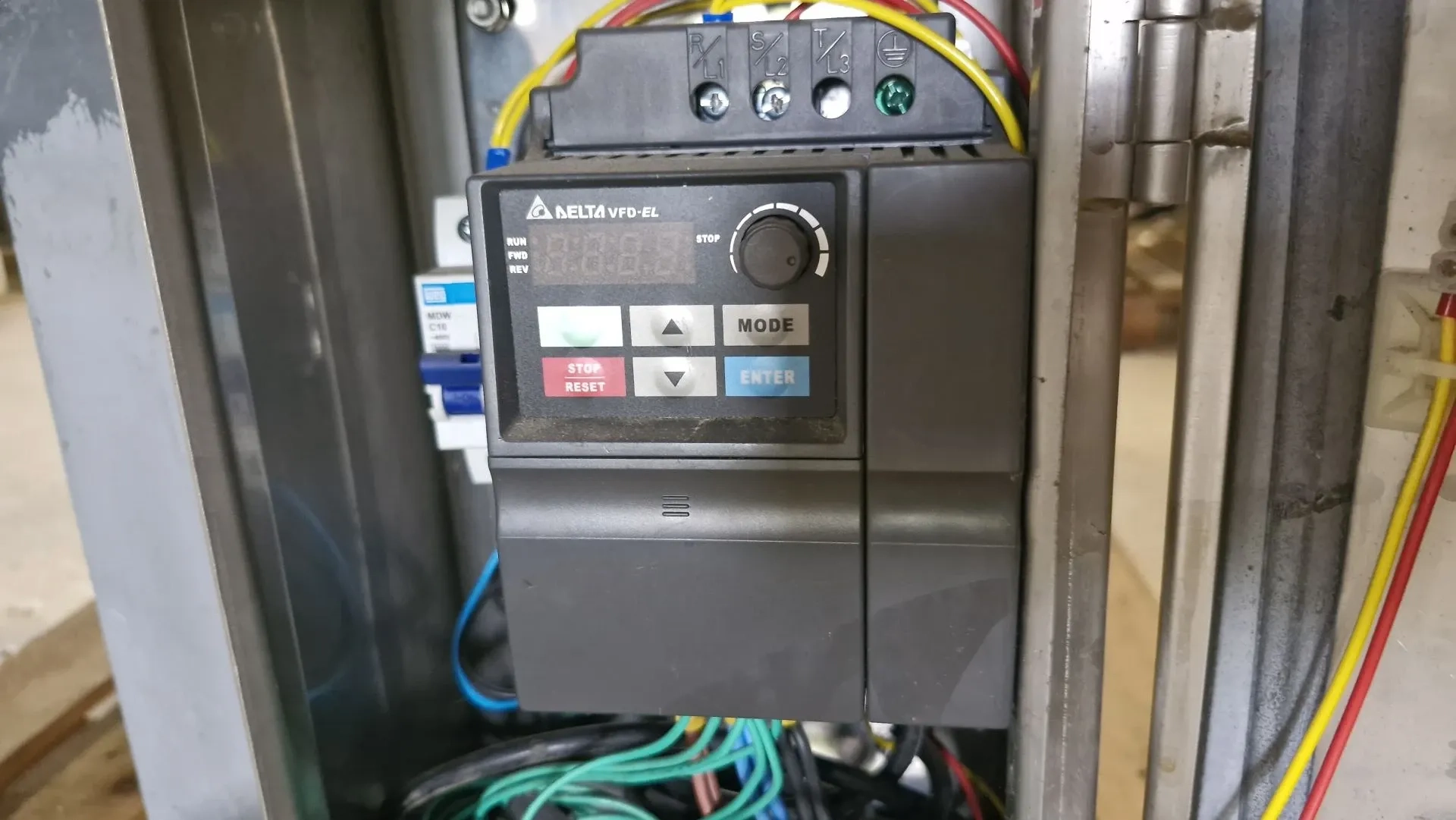 rotulad-automat-com-cabecote-duplo-frascos-potes