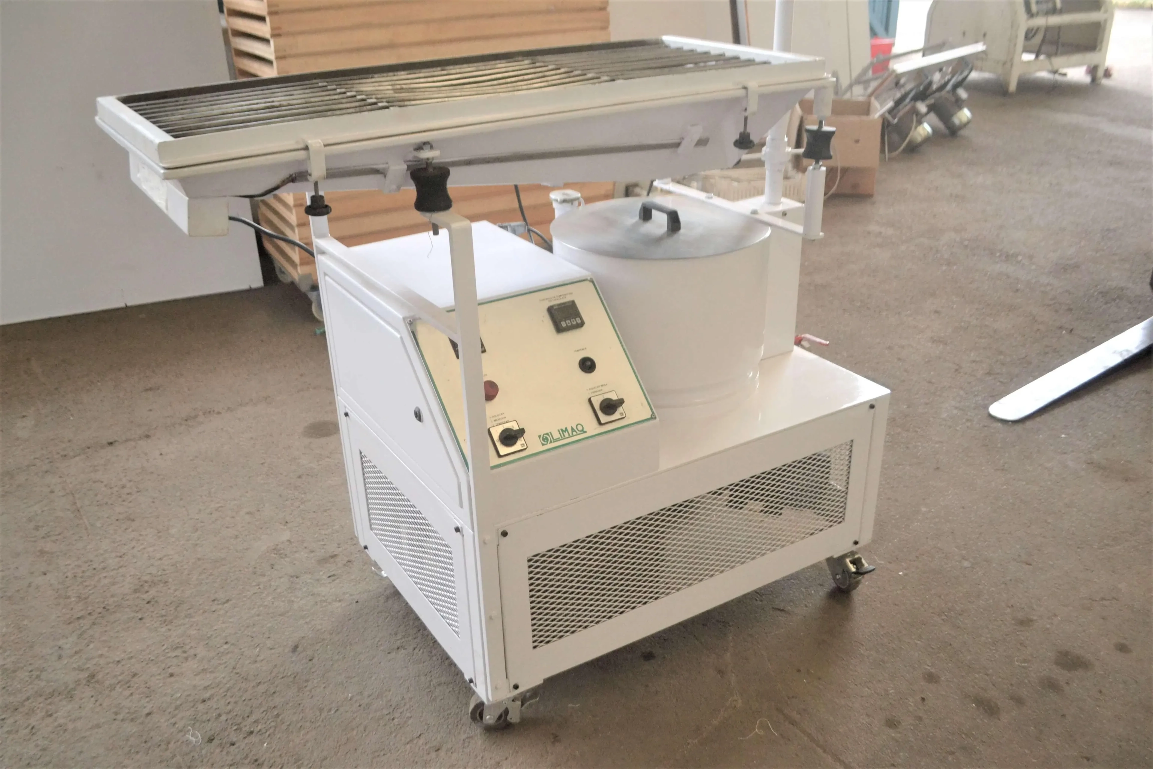 temperadeira-de-chocolate-capacidade-100-kg-hora-marca-limaq