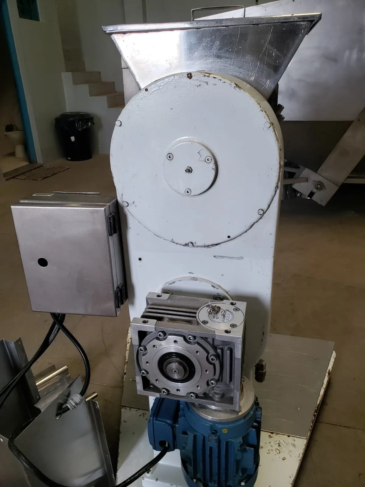 granulador-rotativo-em-aco-inox-para-pos-e-granulados-marca-lemaq