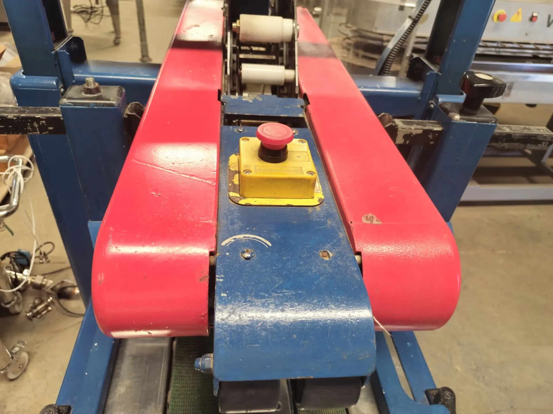 fechadora-seladora-de-caixa-de-papelao-marca-3m-matic-modelo-matic-700a-i