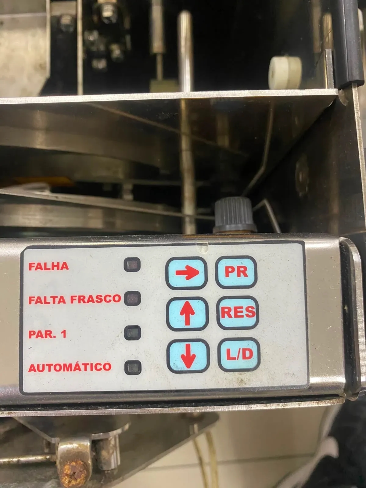 contadora-envasadora-de-comprimidos-drageas-capsulas-duras-e-gelatinosas-moles-intelimaq-iq-66