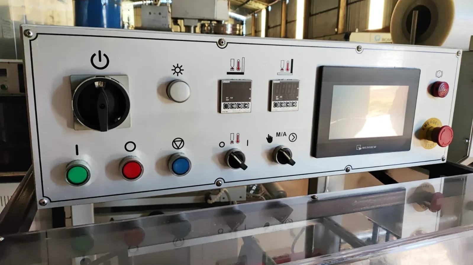 seladora-automatica-em-l-shrink-marca-tecfag