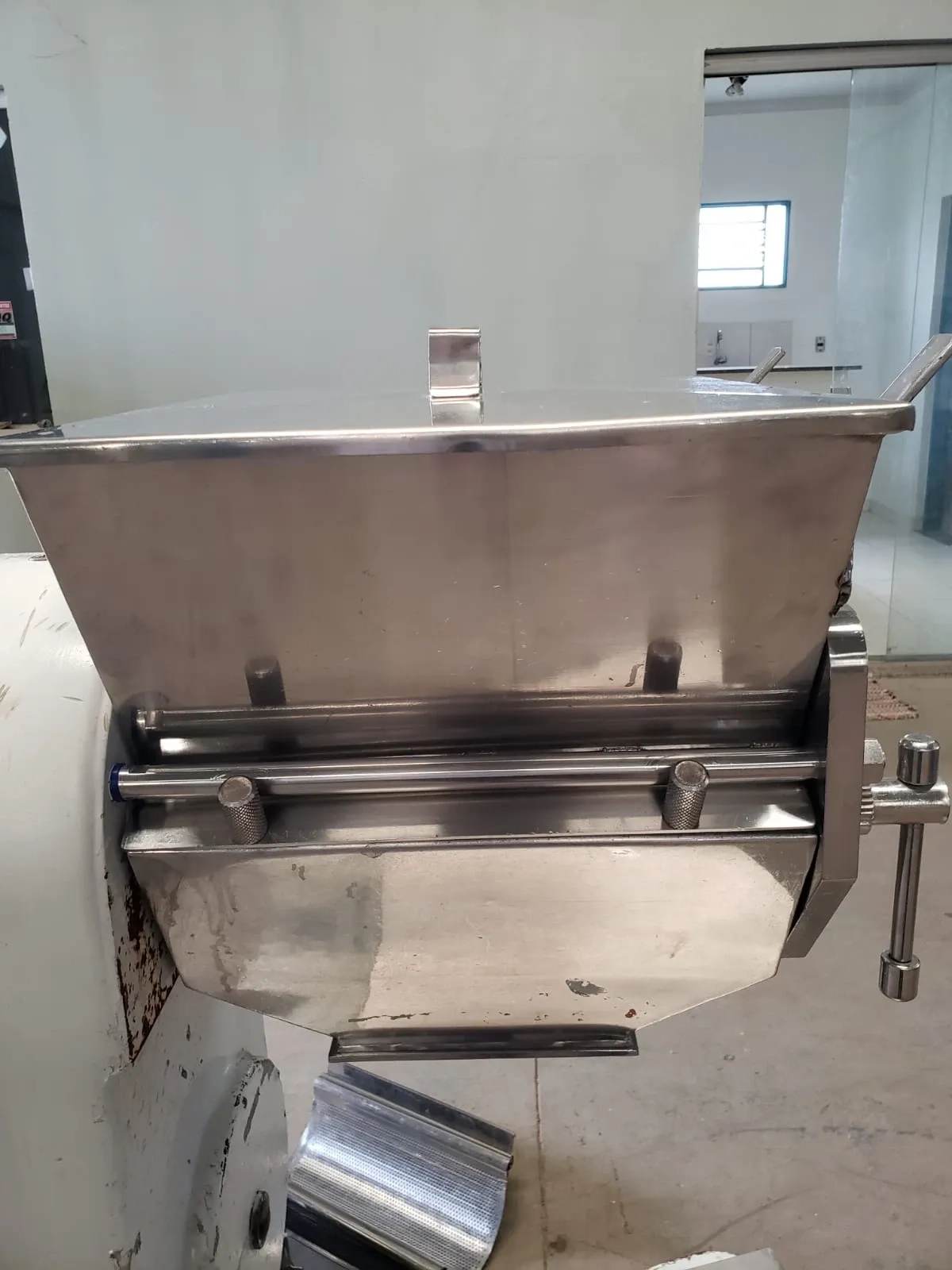 granulador-rotativo-em-aco-inox-para-pos-e-granulados-marca-lemaq