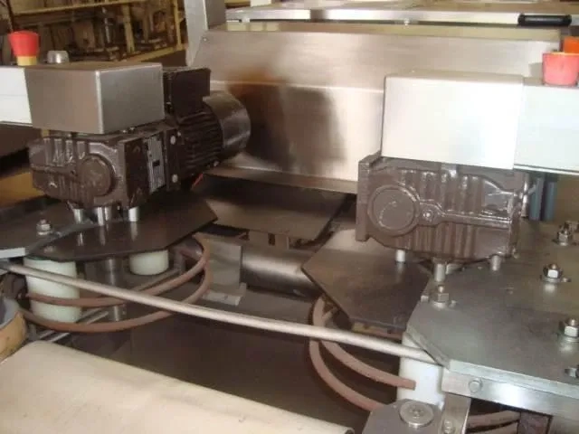 linha-de-waffer-marca-haas