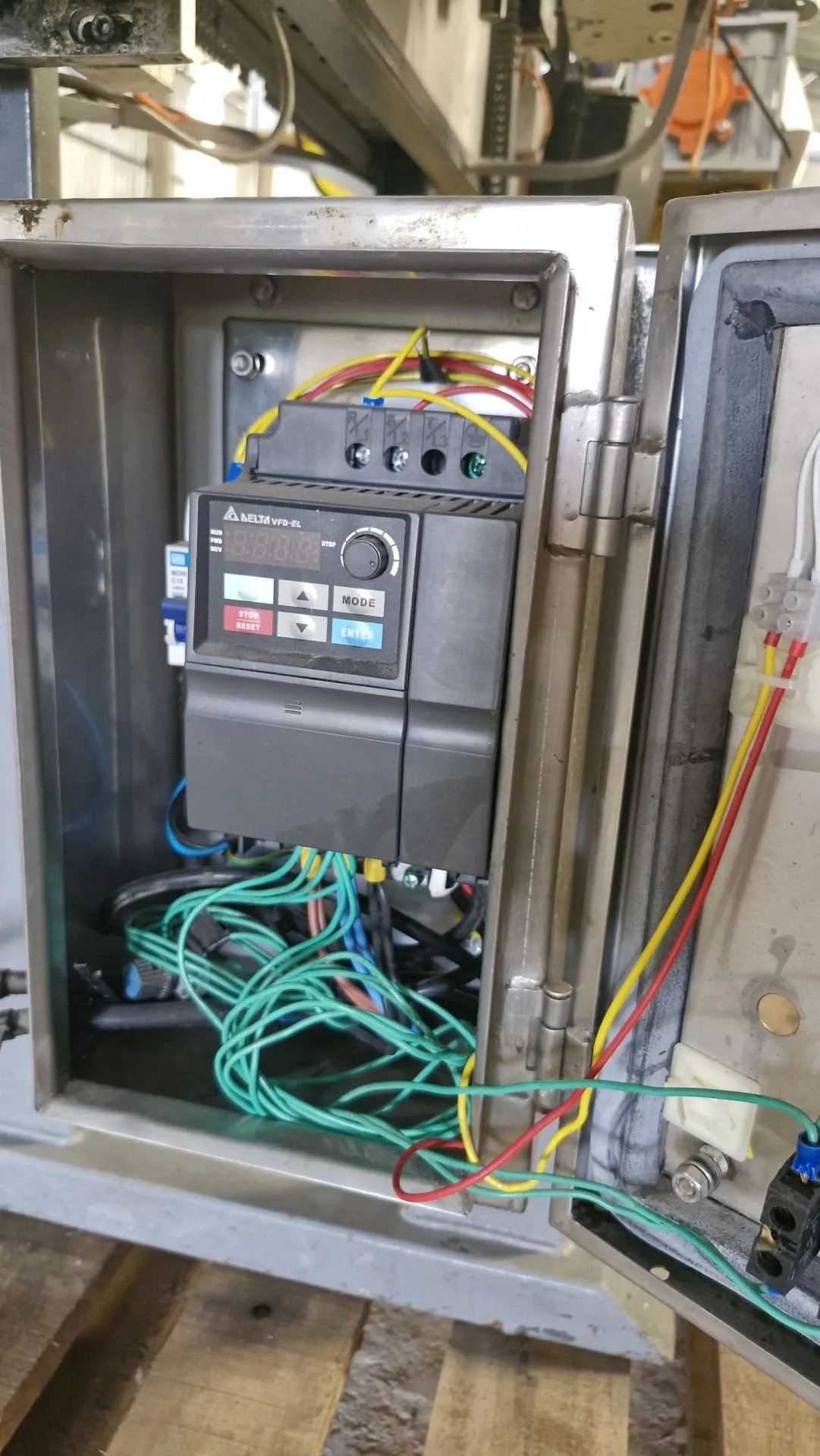 rotulad-automat-com-cabecote-duplo-frascos-potes