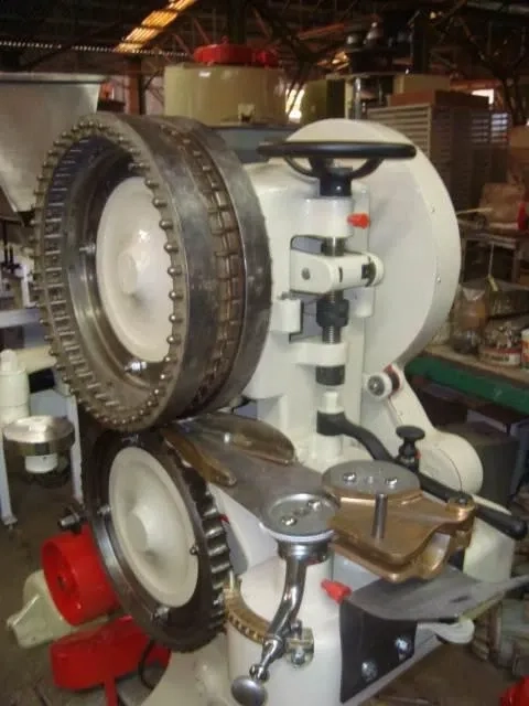 estampadeira-para-bala-de-coco