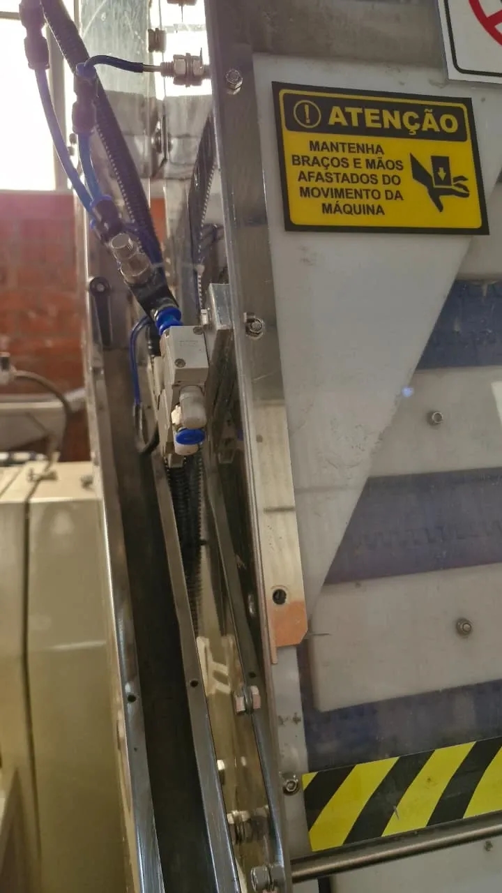 alimentador-posicion-abastecedor-de-tampas-vibratorio-em-aco-inox-marca-tecno-envase-modelo-tag-5000