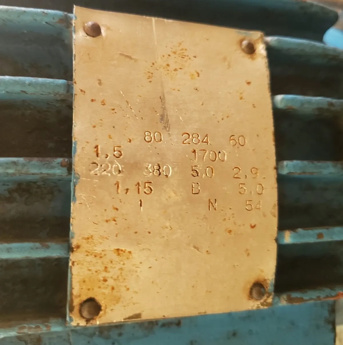 Drageadei-lisa-aco-in-estrutur-em--carbono-motor-weg