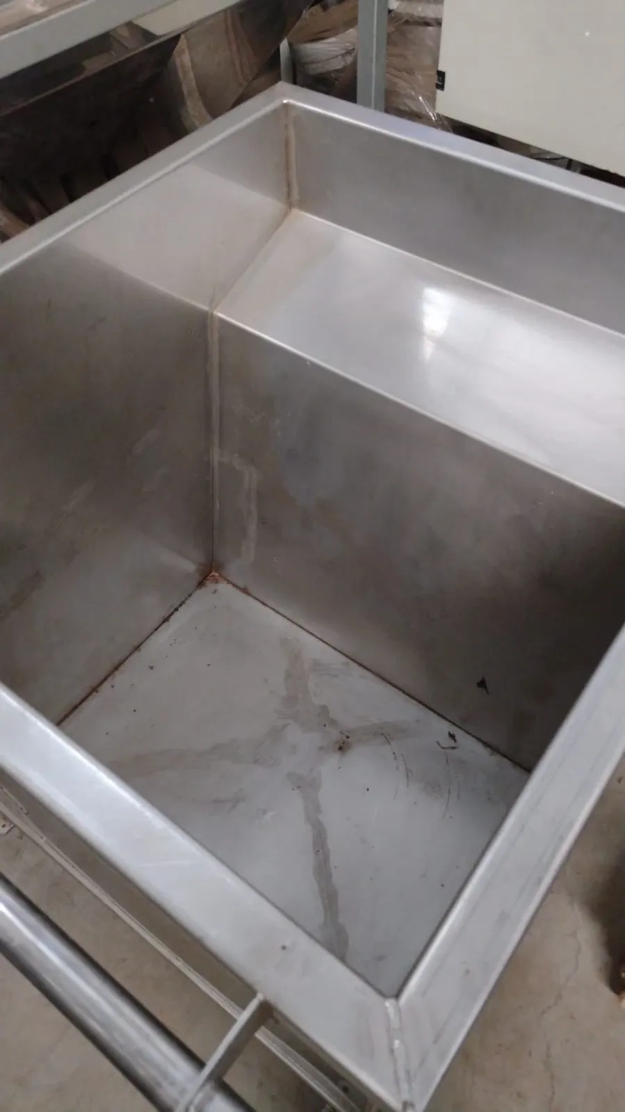 elevador-com-carrinho-em-aco-inox
