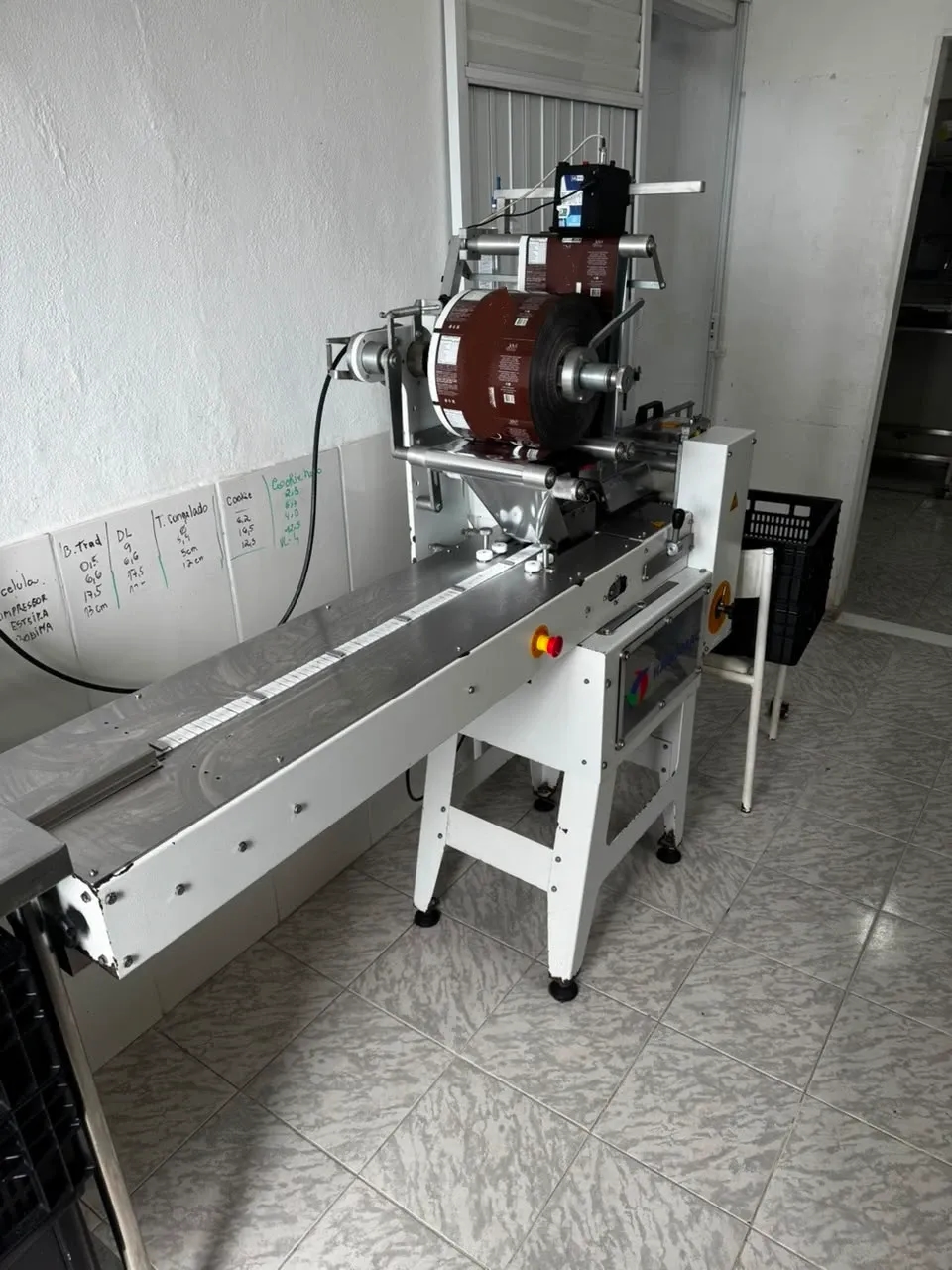 embaladora-horizontal-flow-pack-kawamac-pk-60-com-datador