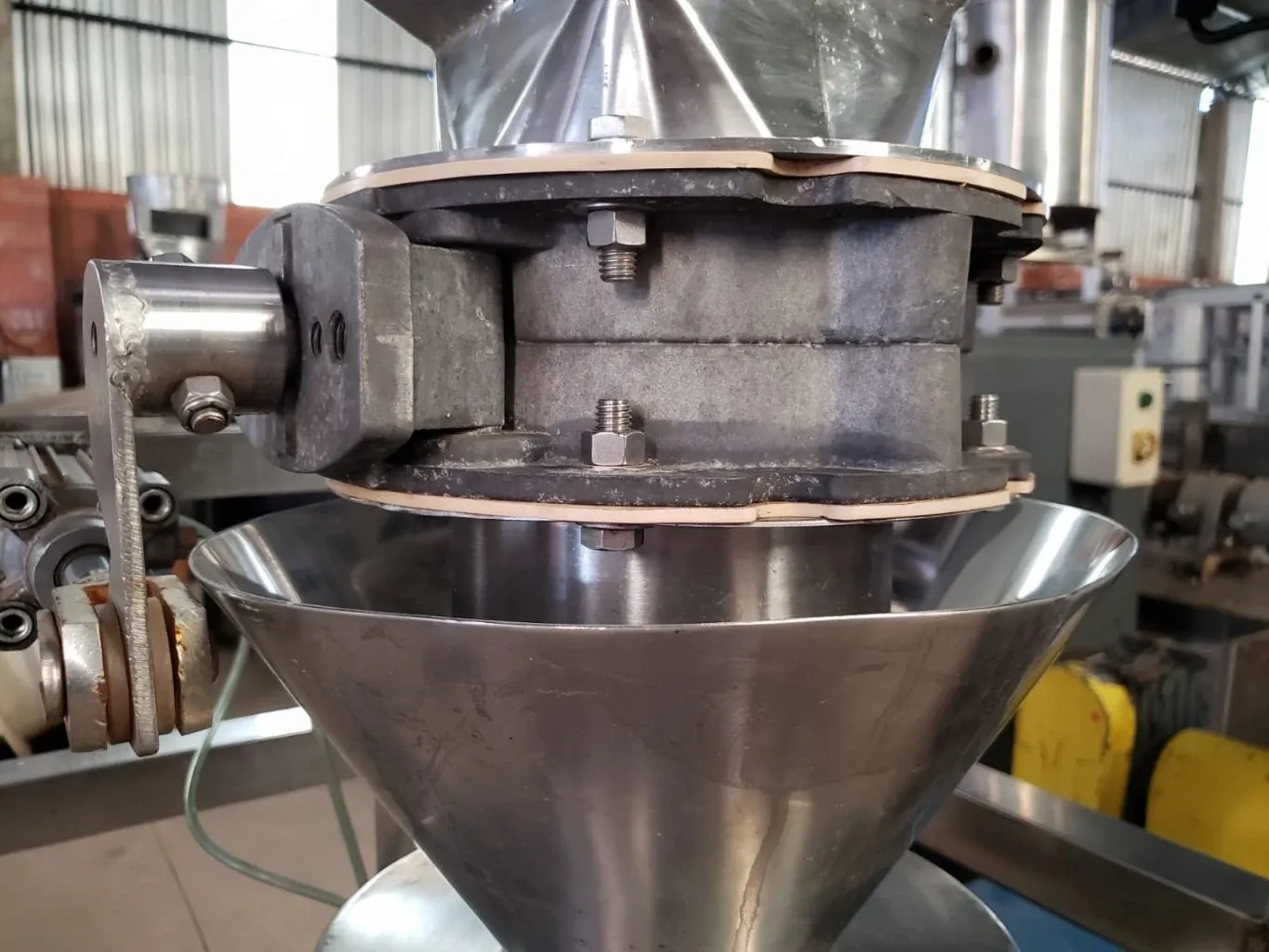 ensacadeira-dosadora-automatica-em-aco-inox-marca-sasa