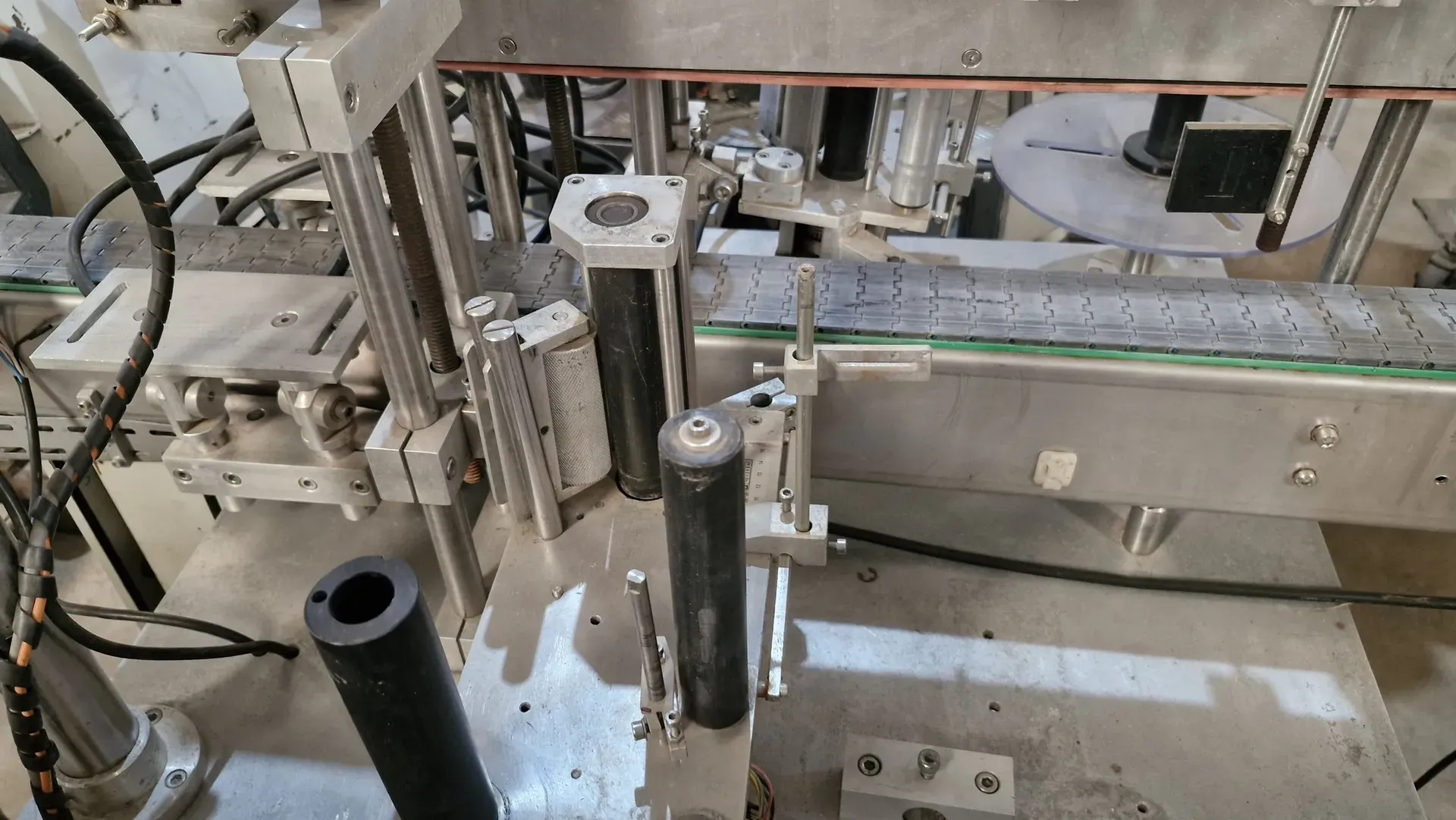 rotuladora-automatica-cabecote-duplo-para-rotulos-auto-adesivos-marca-prolabel