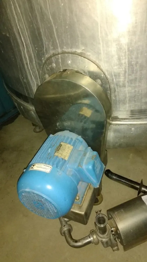 tanque-em-aco-inox-isolado-com-agitacao-capacidade-7500-litros-marca-zegla