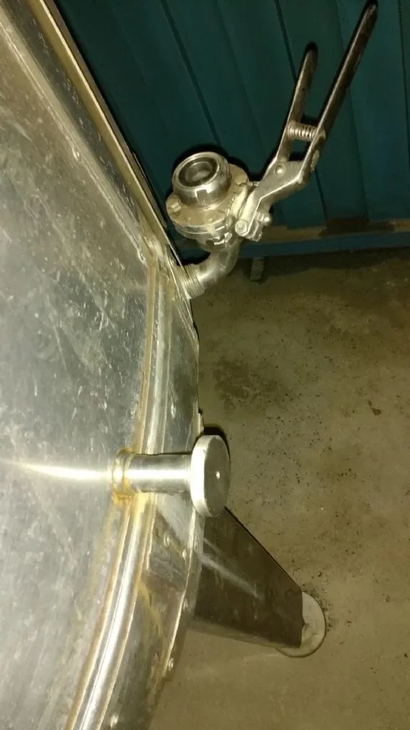 tanque-em-aco-inox-isolado-com-agitacao-capacidade-7500-litros-marca-zegla