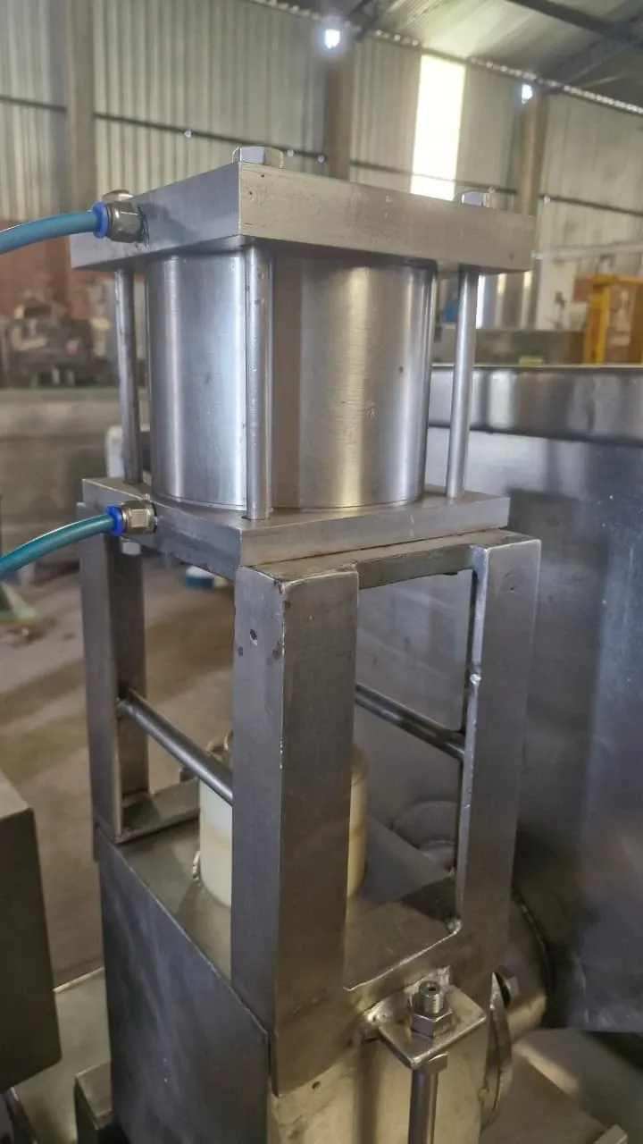 enroladora-moldadora-de-kibe-e-almondegas-marca-junior-frigometal