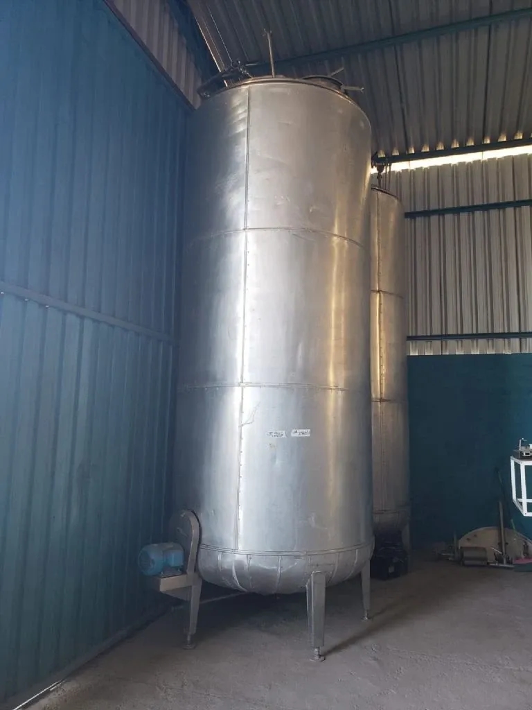 tanque-em-aco-inox-isolado-com-agitacao-capacidade-7500-litros-marca-zegla