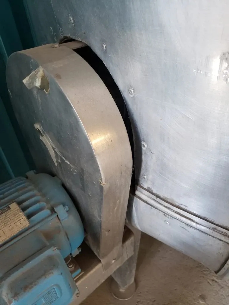 tanque-em-aco-inox-isolado-com-agitacao-capacidade-7500-litros-marca-zegla