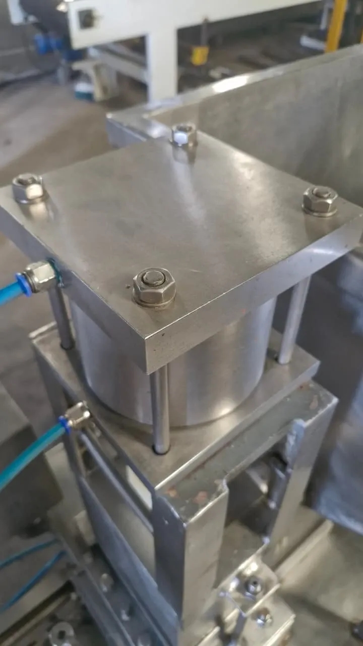 enroladora-moldadora-de-kibe-e-almondegas-marca-junior-frigometal