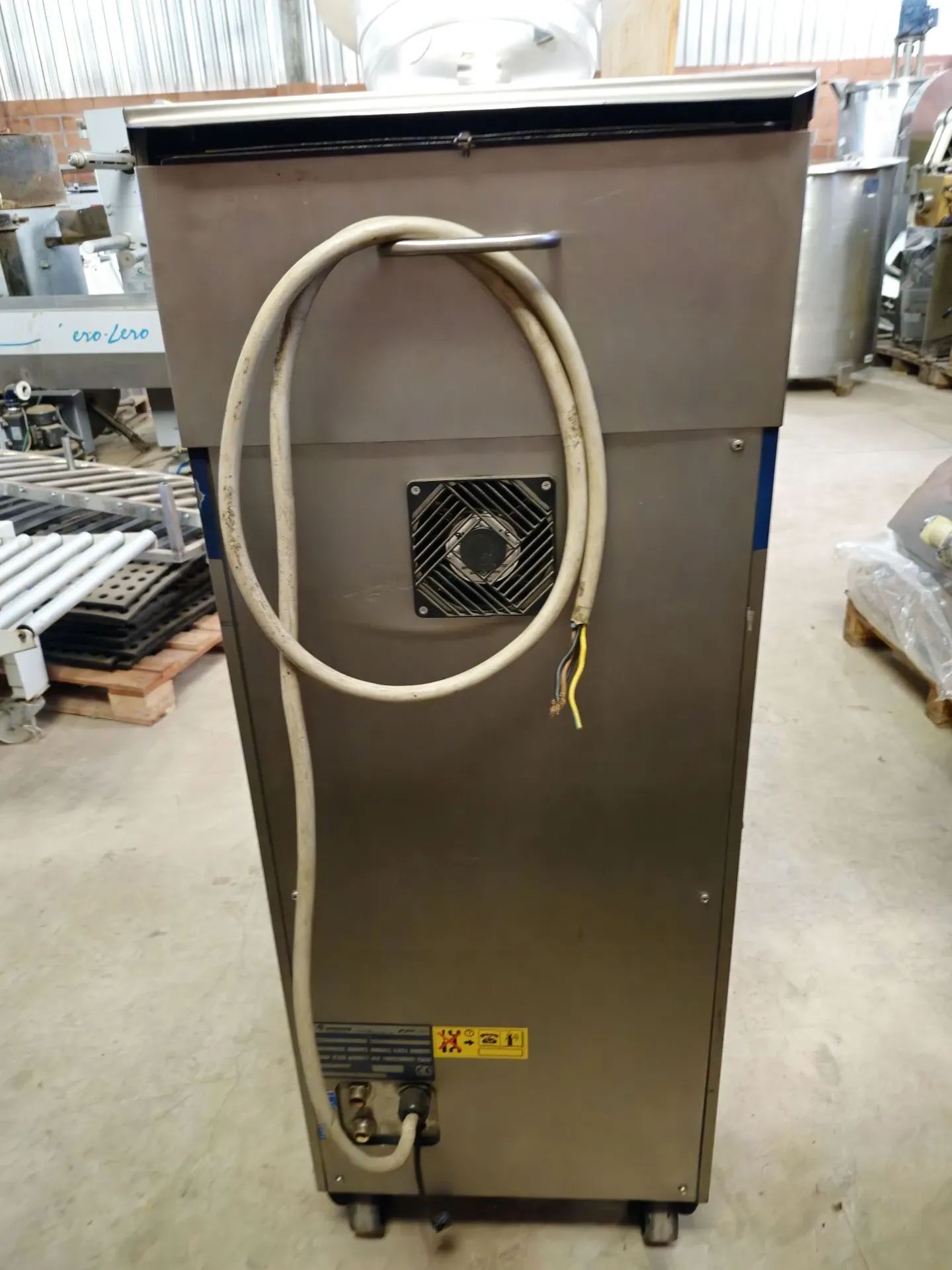 produtora-vertical-de-sorvete-gelato-italiano-marca-frigomat-capacidade-de-80-a-100-litros