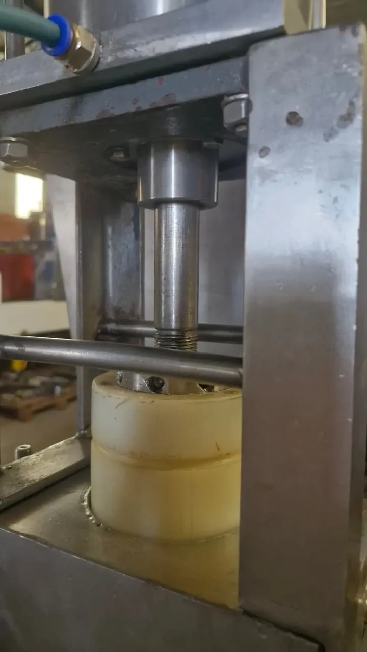 enroladora-moldadora-de-kibe-e-almondegas-marca-junior-frigometal