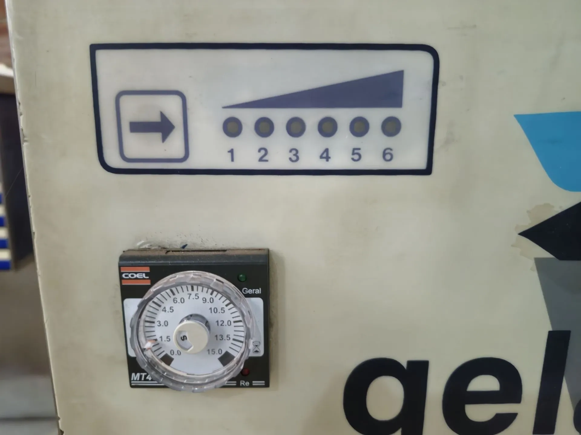 produtora-vertical-de-sorvete-gelato-italiano-marca-frigomat-capacidade-de-80-a-100-litros