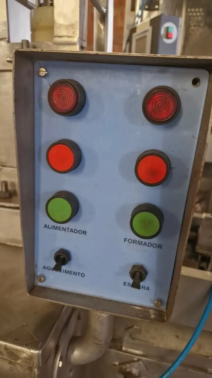 enroladora-moldadora-de-kibe-e-almondegas-marca-junior-frigometal