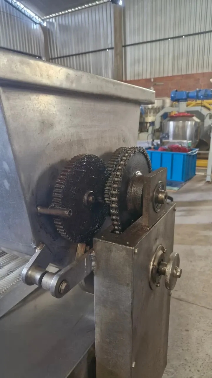 enroladora-moldadora-de-kibe-e-almondegas-marca-junior-frigometal