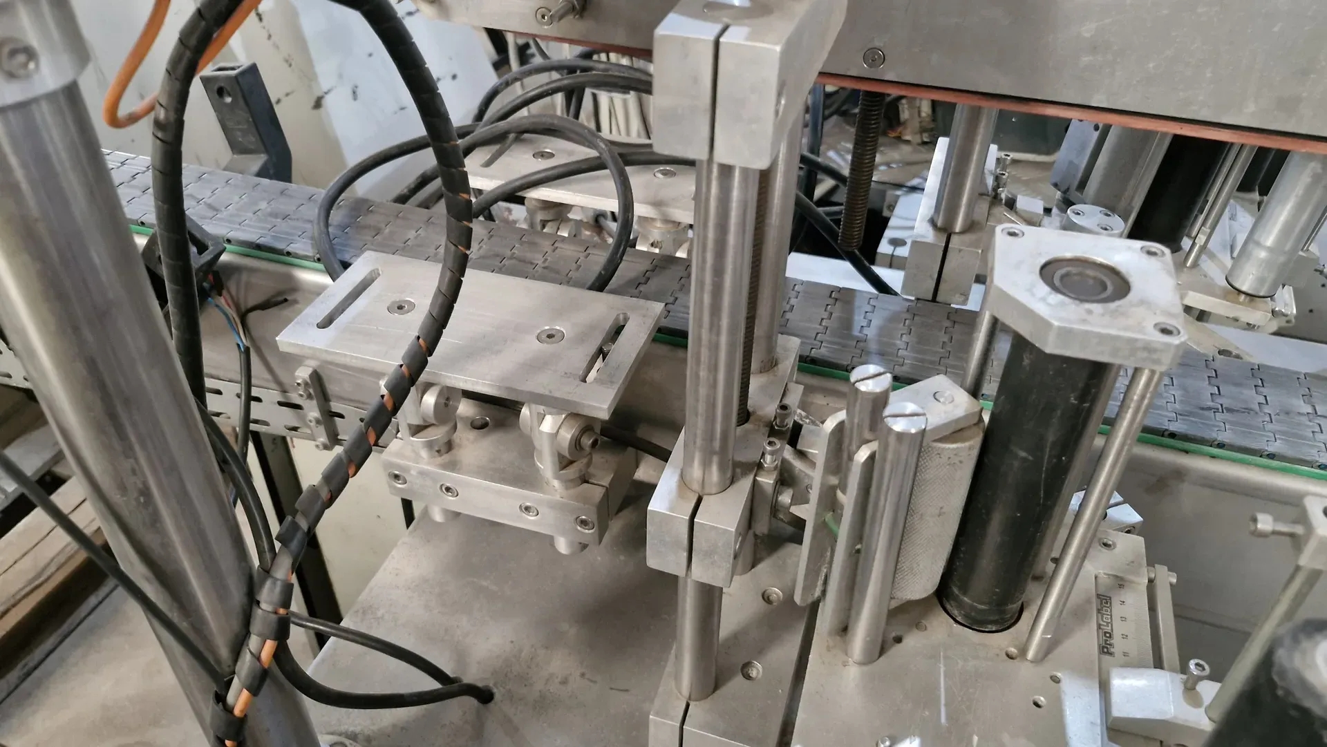 rotuladora-automatica-cabecote-duplo-para-rotulos-auto-adesivos-marca-prolabel