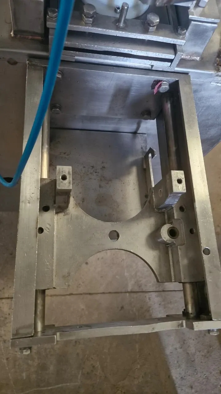 enroladora-moldadora-de-kibe-e-almondegas-marca-junior-frigometal