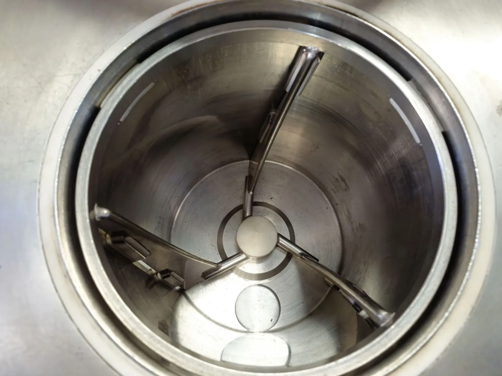 produtora-vertical-de-sorvete-gelato-italiano-marca-frigomat-capacidade-de-80-a-100-litros