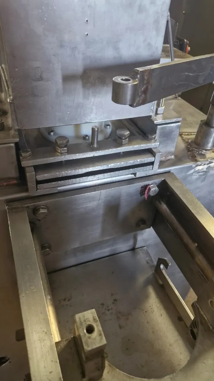 enroladora-moldadora-de-kibe-e-almondegas-marca-junior-frigometal