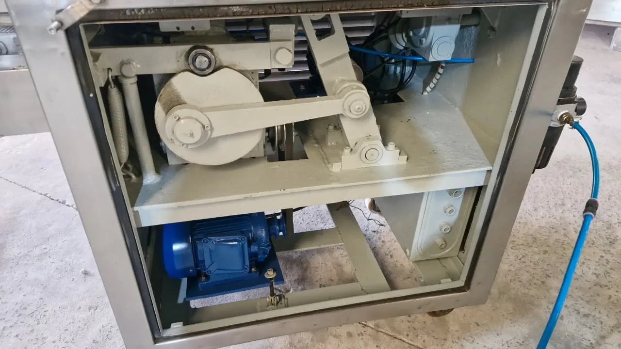 enroladora-moldadora-de-kibe-e-almondegas-marca-junior-frigometal