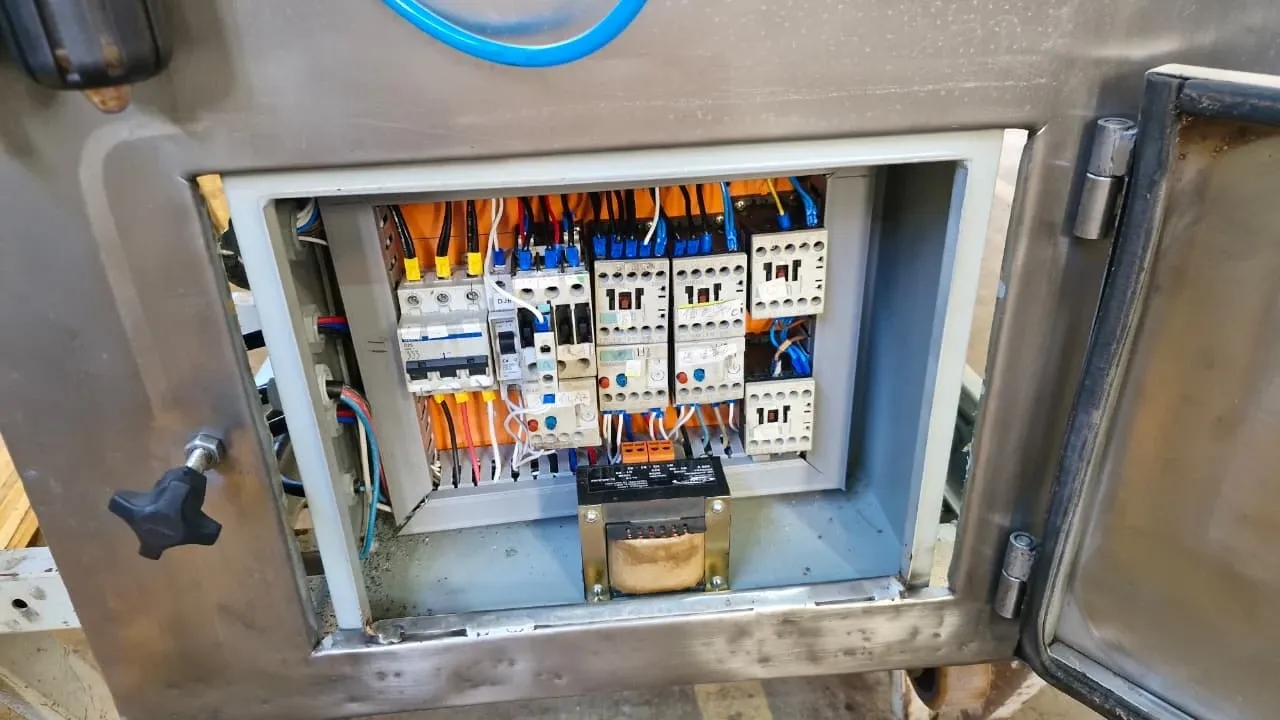 enroladora-moldadora-de-kibe-e-almondegas-marca-junior-frigometal