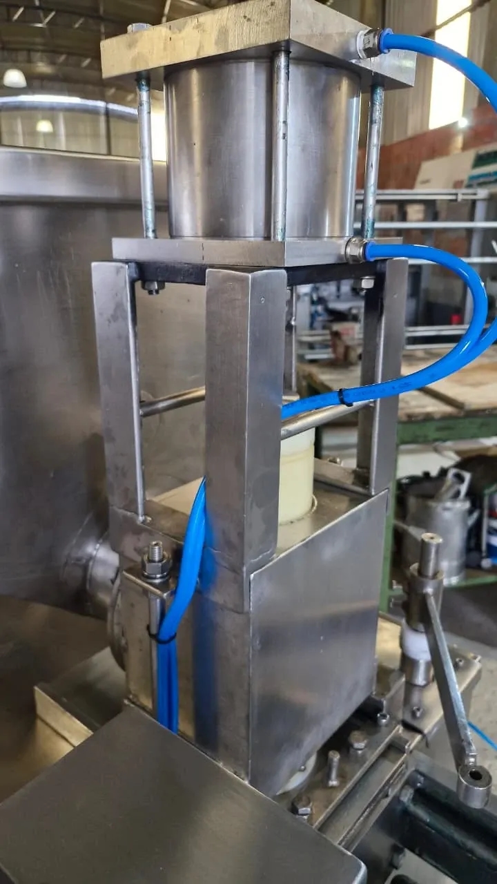 enroladora-moldadora-de-kibe-e-almondegas-marca-junior-frigometal