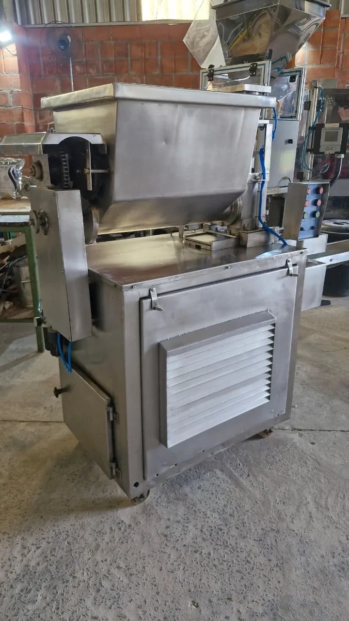 enroladora-moldadora-de-kibe-e-almondegas-marca-junior-frigometal