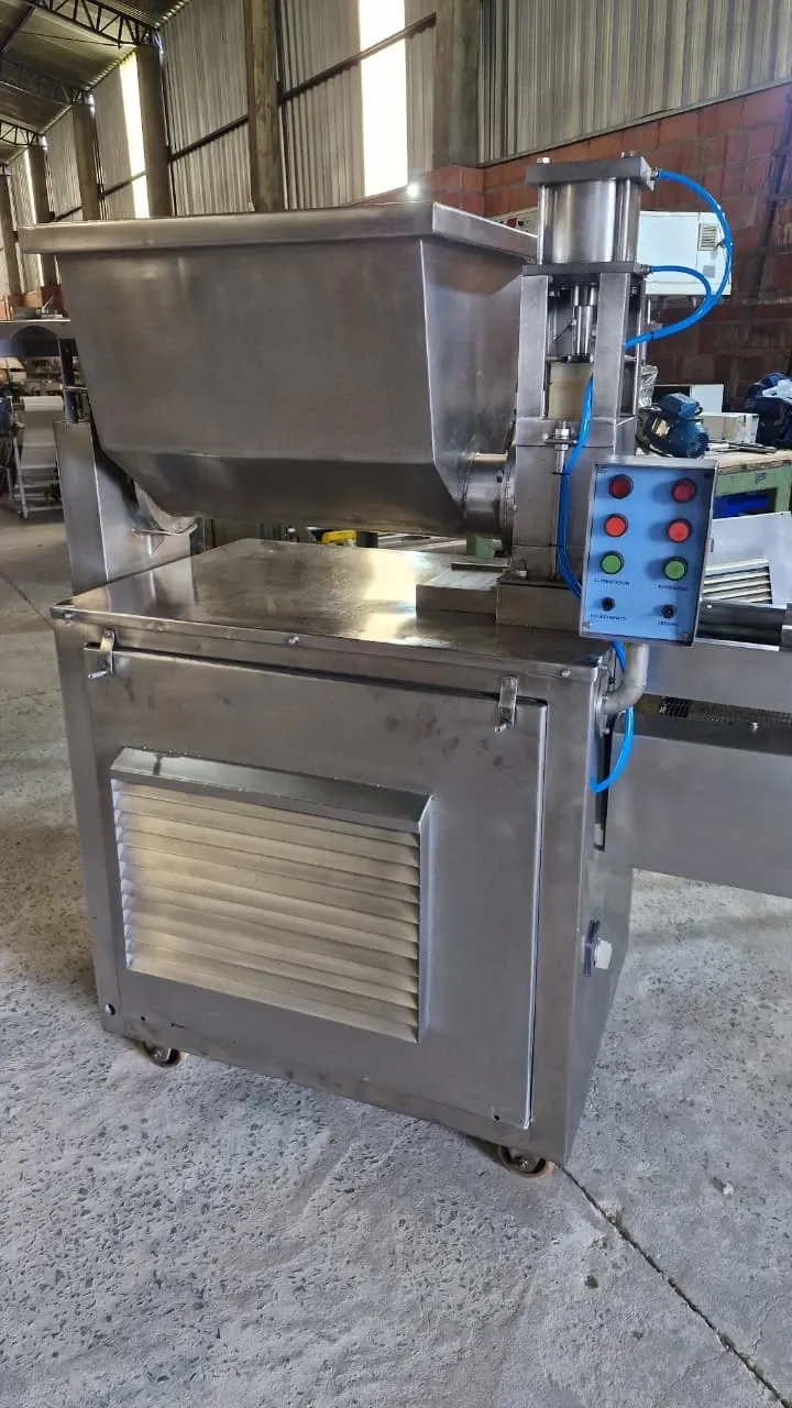 enroladora-moldadora-de-kibe-e-almondegas-marca-junior-frigometal