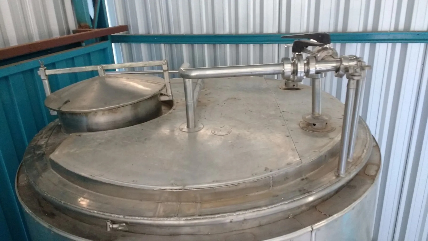 tanque-em-aco-inox-isolado-com-agitacao-capacidade-7500-litros-marca-zegla
