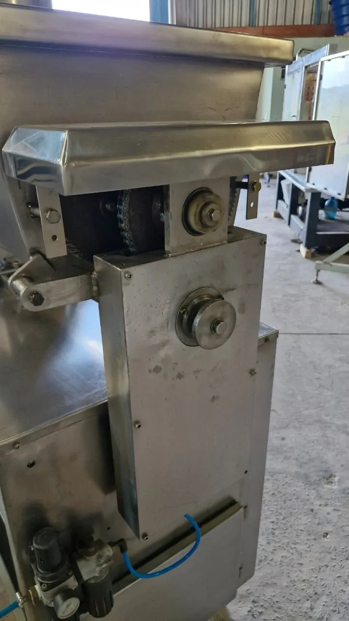 enroladora-moldadora-de-kibe-e-almondegas-marca-junior-frigometal