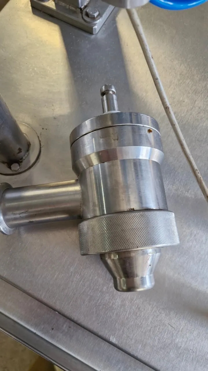 seladora-rotativa-em-aco-inox-com-selo-de-aluminio-para-potes-copos-e-frascos-marca-delgo